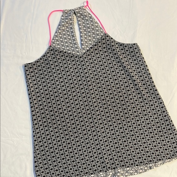 Black and White Sleeveless Set of 2 Tank Tops - Picture 4 of 9